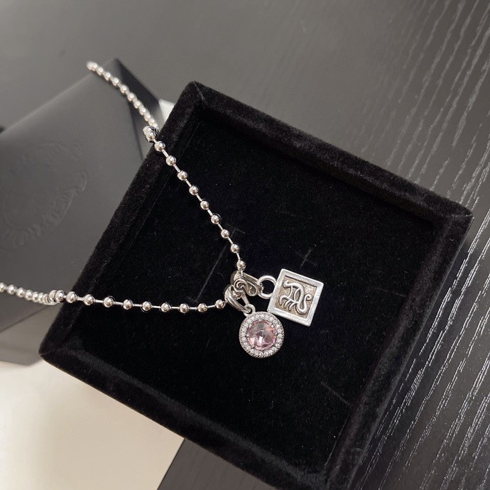 Ch**me He**ts necklaces